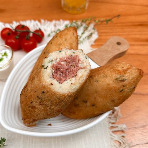 Bolinho de Aipim com Carne Seca 1,8kg (180g/unidade)