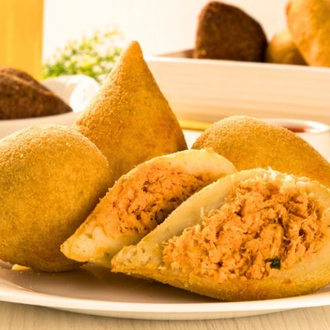 Coxinha com Requeijão (Frito Congelado) 1,050kg (180g/unidade)