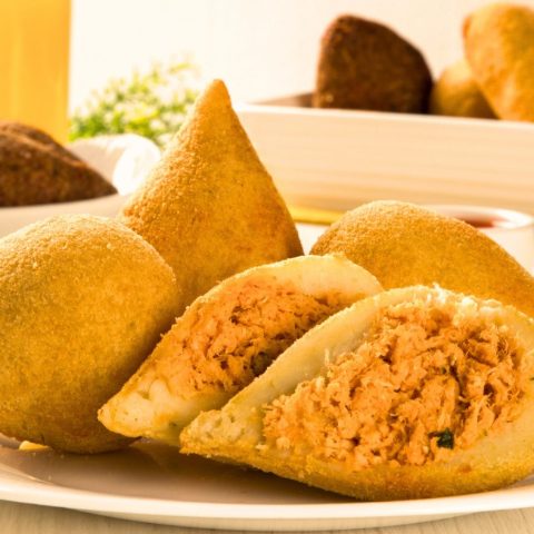 Coxinha Tradicional (Frito Congelado) 1,050kg (180g/unidade)